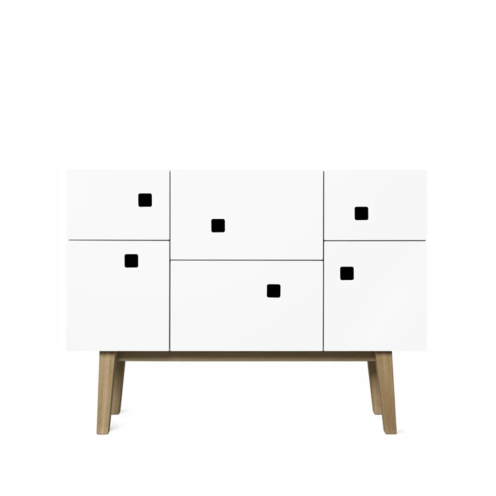 Credenza Peep C2, bianco, retrò, gambe in rovere Zweed