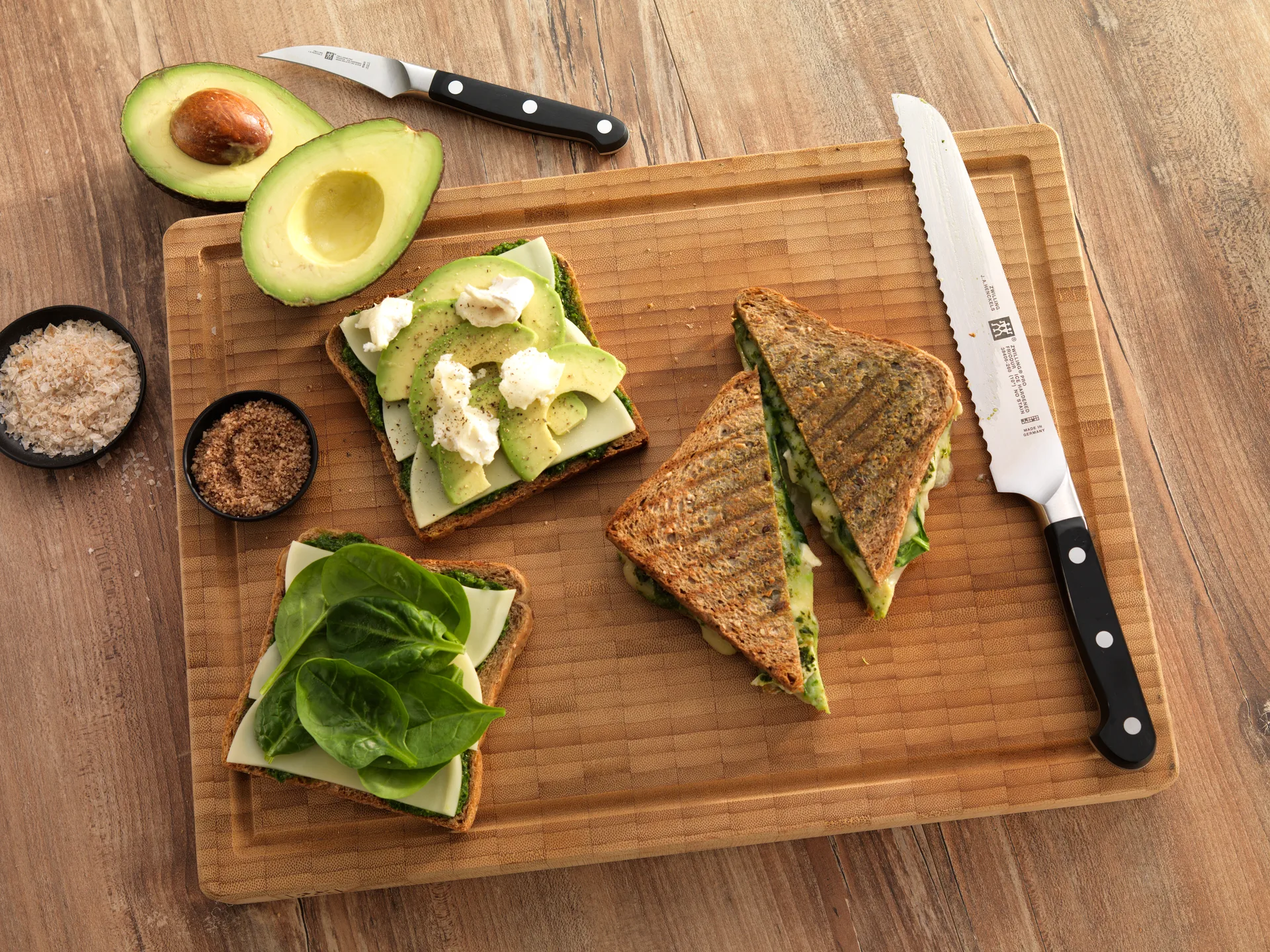 Coltello multiuso seghettato 13 cm Zwilling Pro, Nero-acciaio inox Zwilling