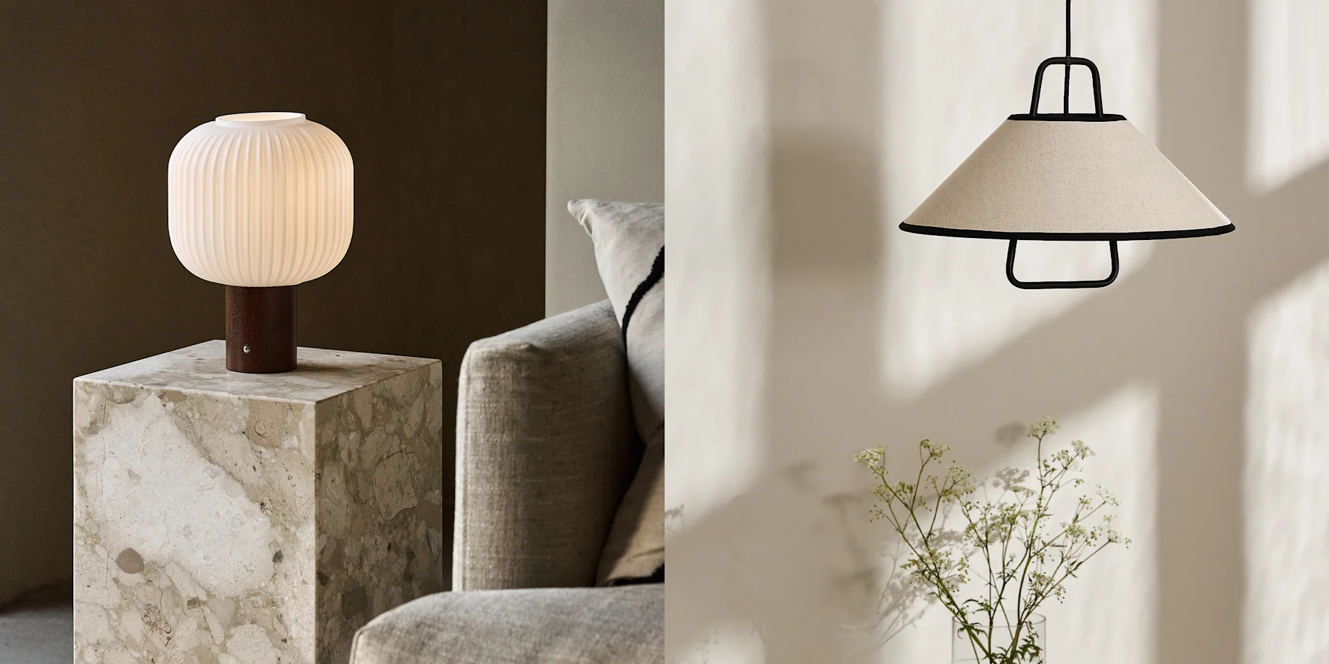 Lampada da tavolo in vetro bianco a coste su piedistallo di marmo; lampada a sospensione in tessuto beige con cornice nera e pianta.