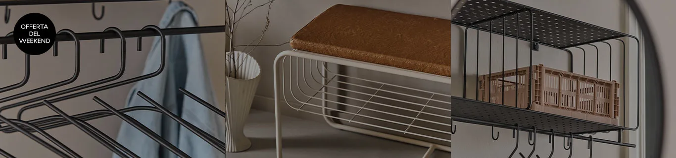 Banner pubblicitario per l'Offerta del Weekend con appendiabiti, panca imbottita e mensola con contenitore.